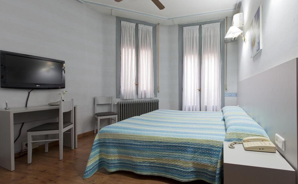 Hostal Andorra Madryt Zewnętrze zdjęcie