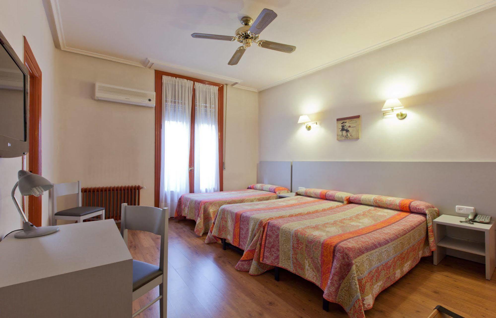 Hostal Andorra Madryt Zewnętrze zdjęcie